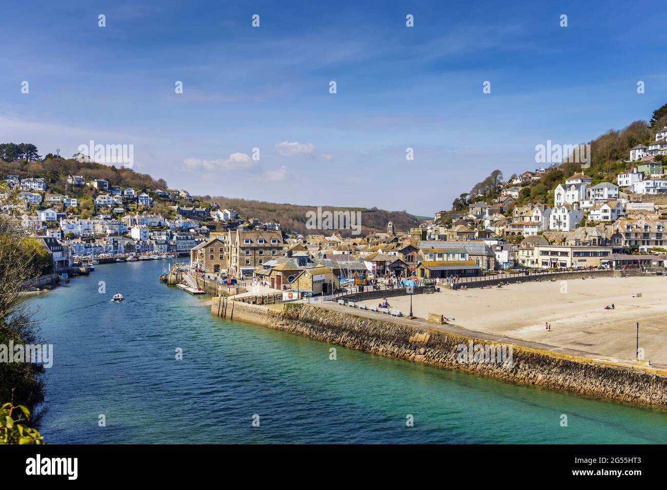 Looe beach, river and harbour. Looe is an extremely popular holiday resort, and is also notable for its fish market and numerous fishing boats. Stock Photo