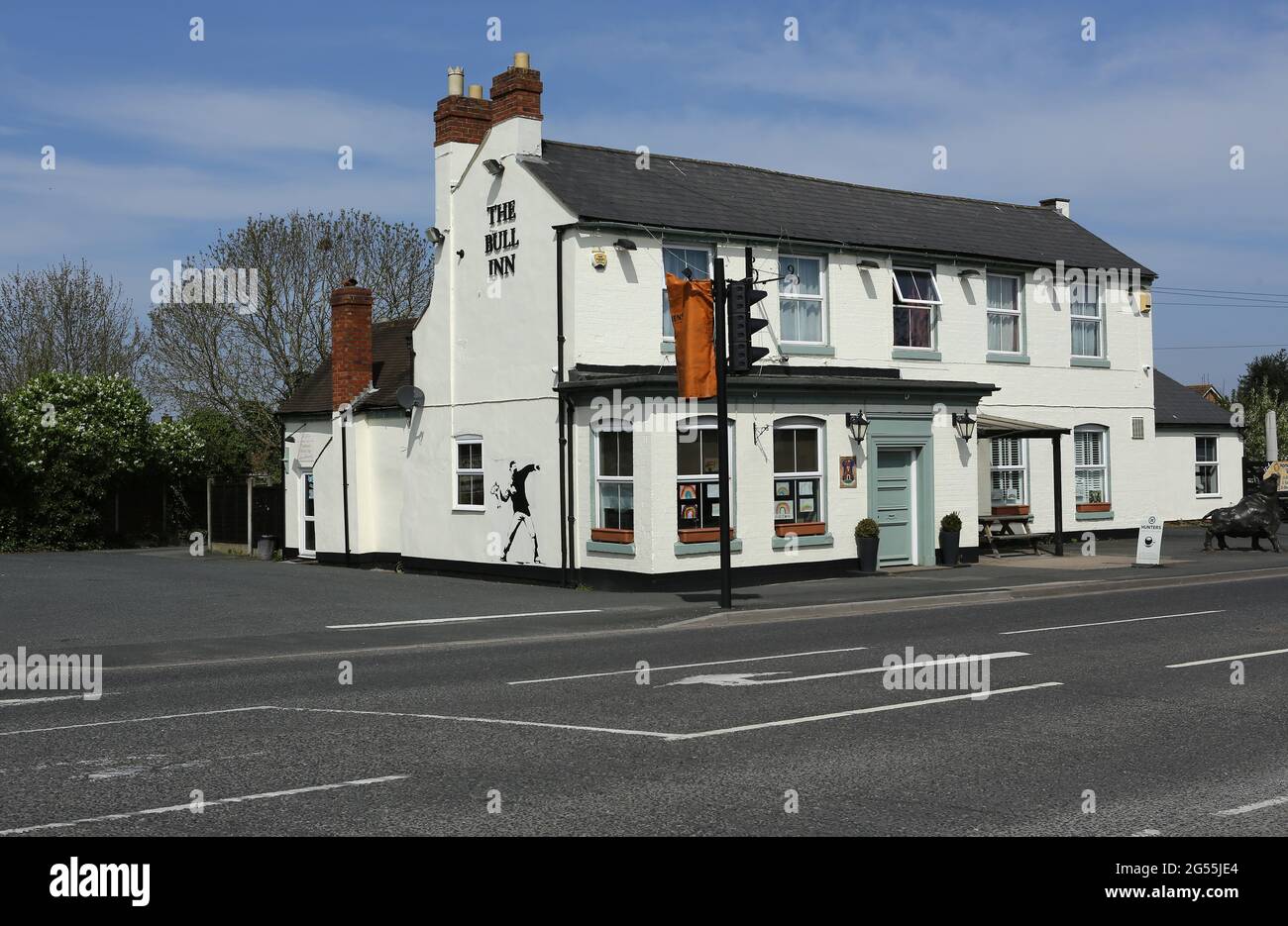 Fernhill Heath in Worcestershire, has two Pubs along the A.38 road. The Bull & The White Hart. Trading was not permitted during  Covid Lockdown. Stock Photo