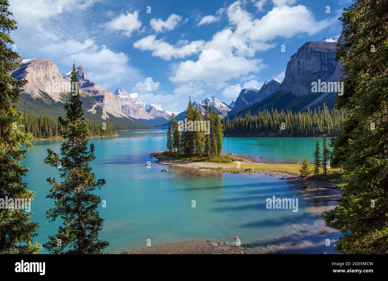 Maligne lake canada spirit island hi-res stock photography and images ...