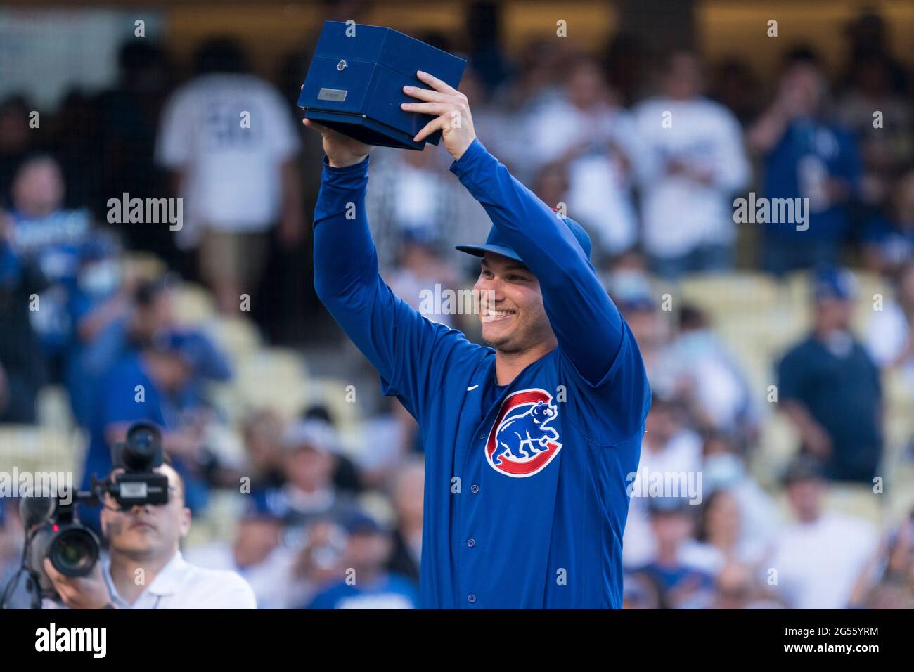 Chicago Cubs left fielder Joc Pederson (24) holds up his World Series ring before a MLB game against the Los Angeles Dodgers, Thursday, June 24, 2021, Stock Photo