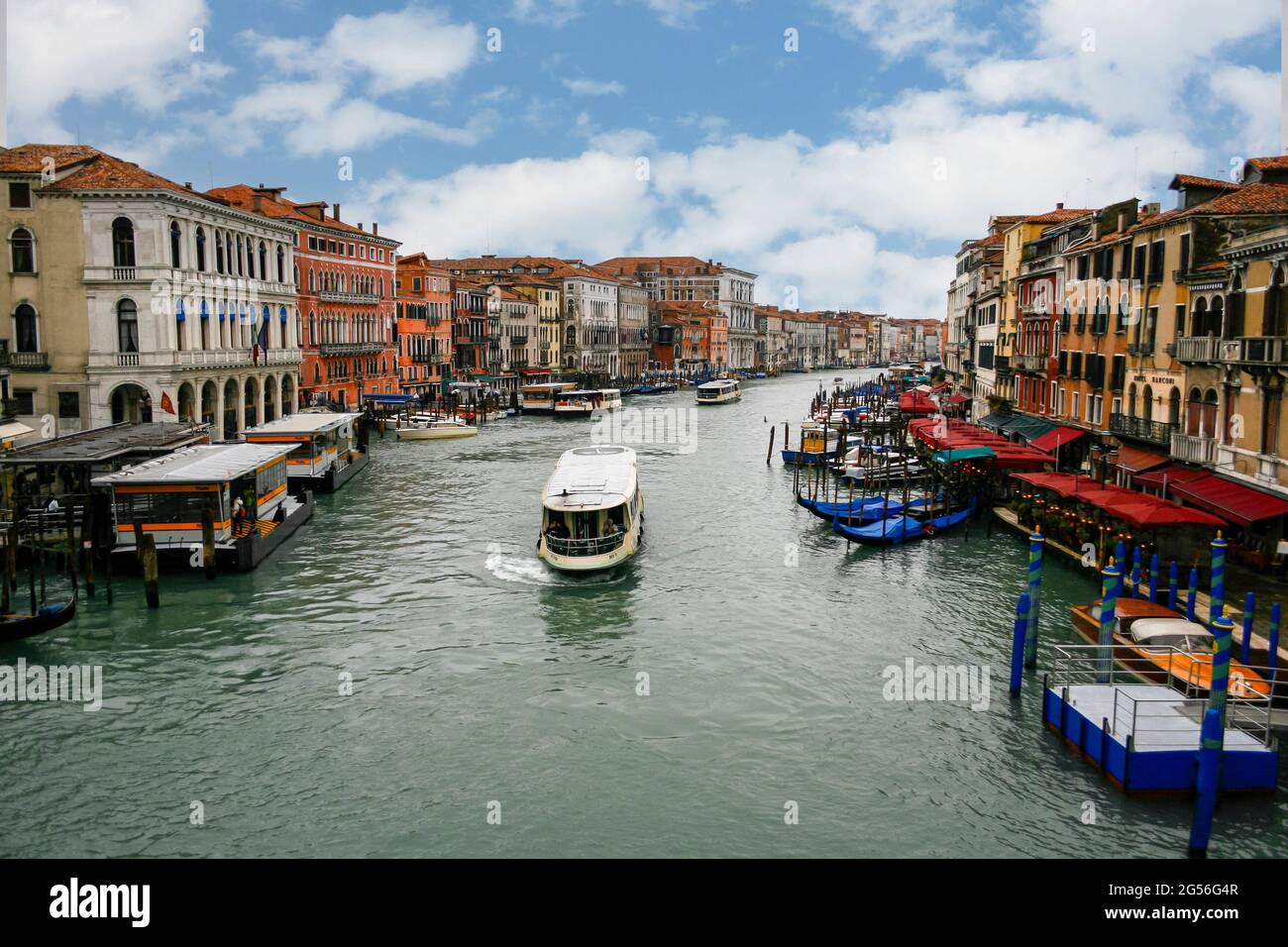 Canale grande bridge dusk venice hi-res stock photography and images ...