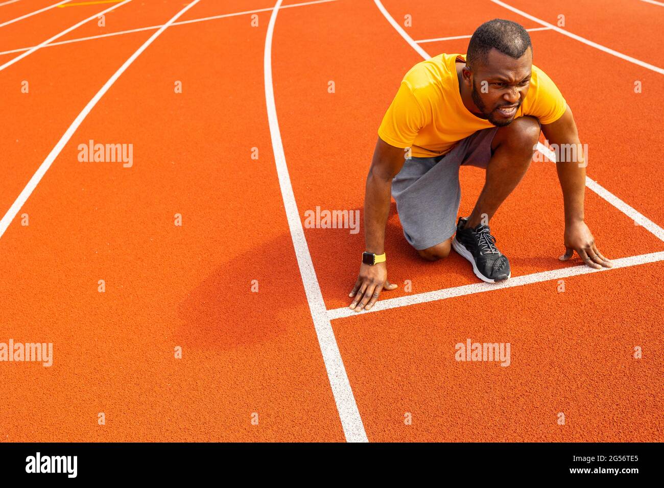 Athlete standing start hi-res stock photography and images - Alamy