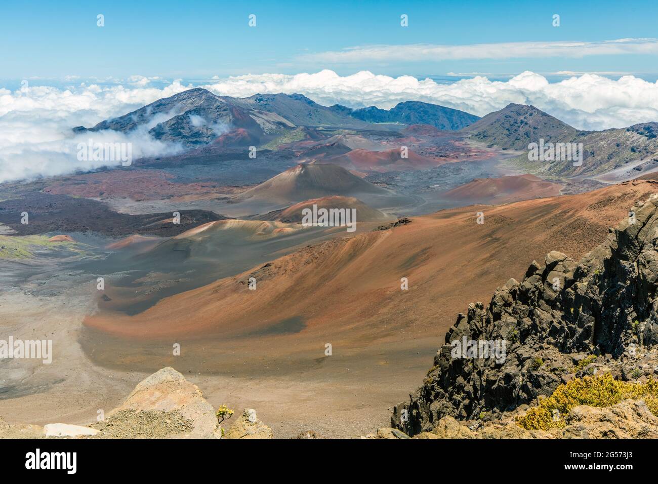 Above the Clouds: View of Haleakalā National Park summit in Maui, Hawaii, over 10,000 feet above sea level Stock Photo