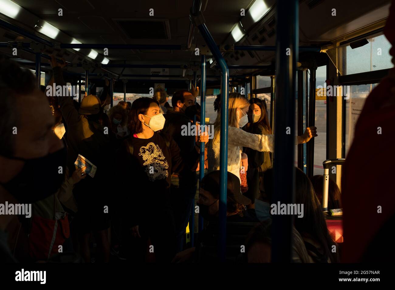 Barcelona, Spain. 25th June, 2021. A woman is seen in a shuttle bus heading toward a plane at sunrise on the tarmac of El Prat airport in Barcelona, Spain on June 25, 2021. With the easing of travel restrictions and borders closures, flight are returning to a normal activity, and thanks to the Green Pass the tourist industry is hopeful many tourists will travel around Europe during the summer holidays. (Photo by Davide Bonaldo/Sipa USA) Credit: Sipa USA/Alamy Live News Stock Photo