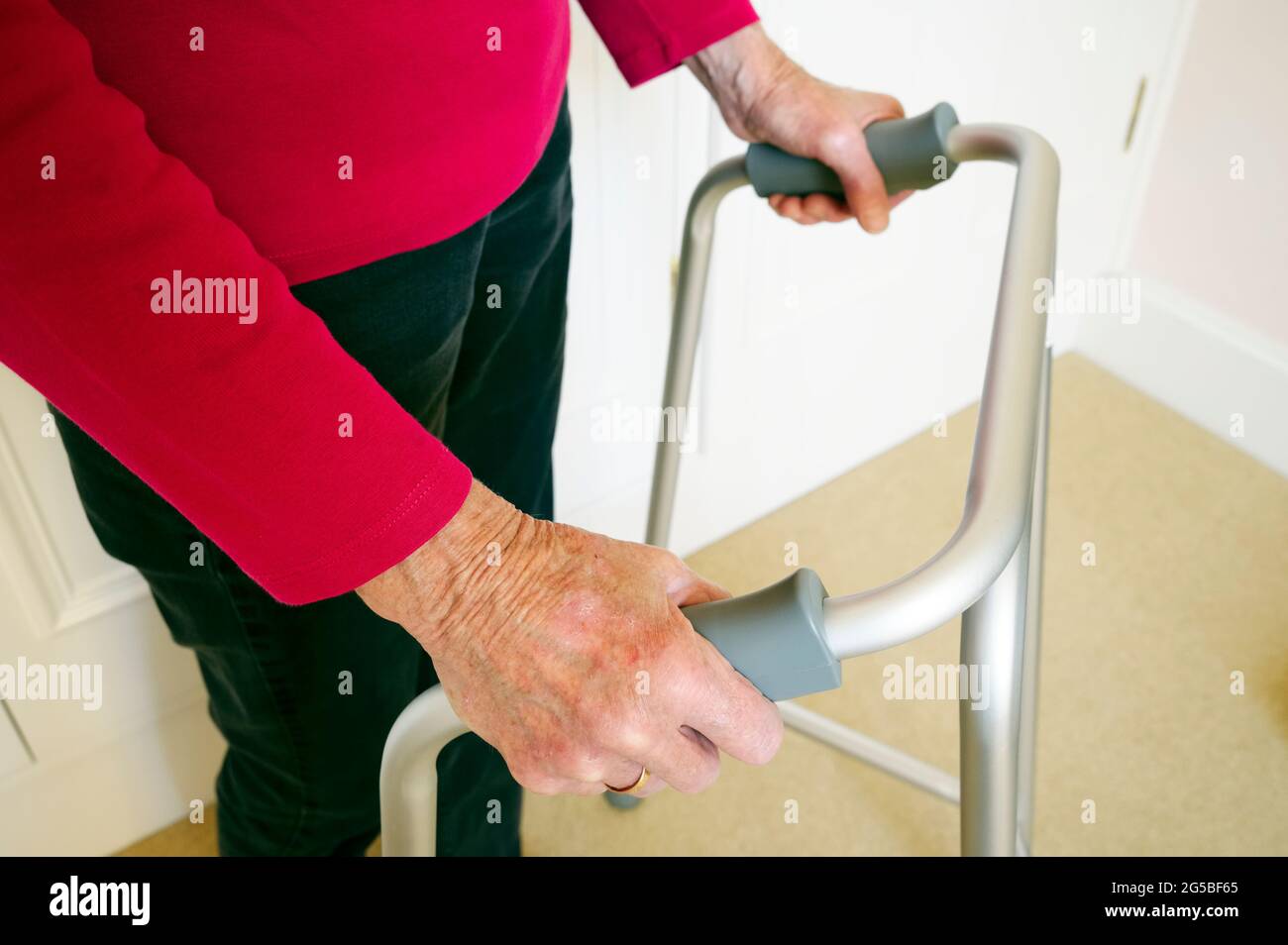 Old lady and zimmer frame hi-res stock photography and images - Alamy