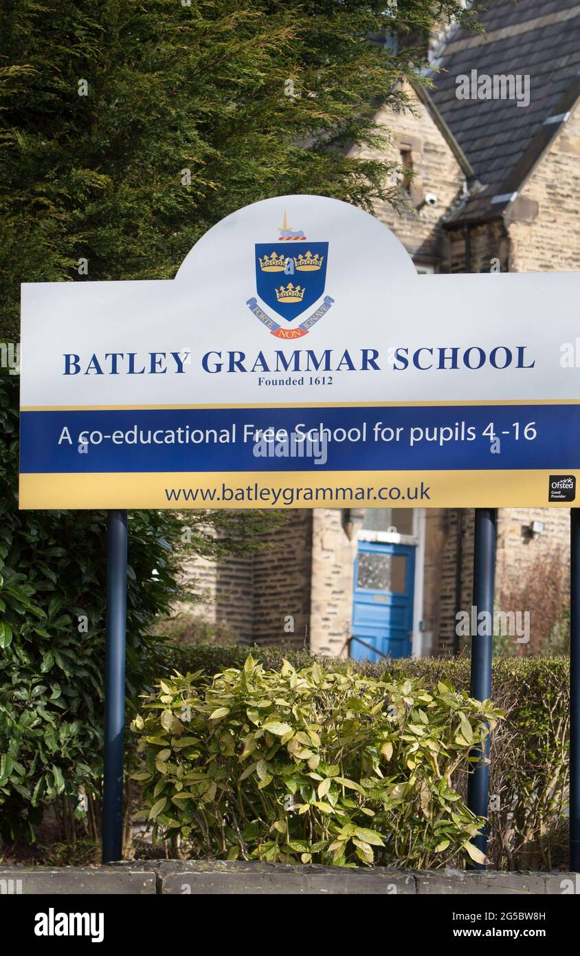 Batley Yorkshire Uk 27th Mar 2021 A Sign Post Of Batley Grammar School In Batley At A Time When The Area Is To Elect A New Mp In A By Election The Controversial Local