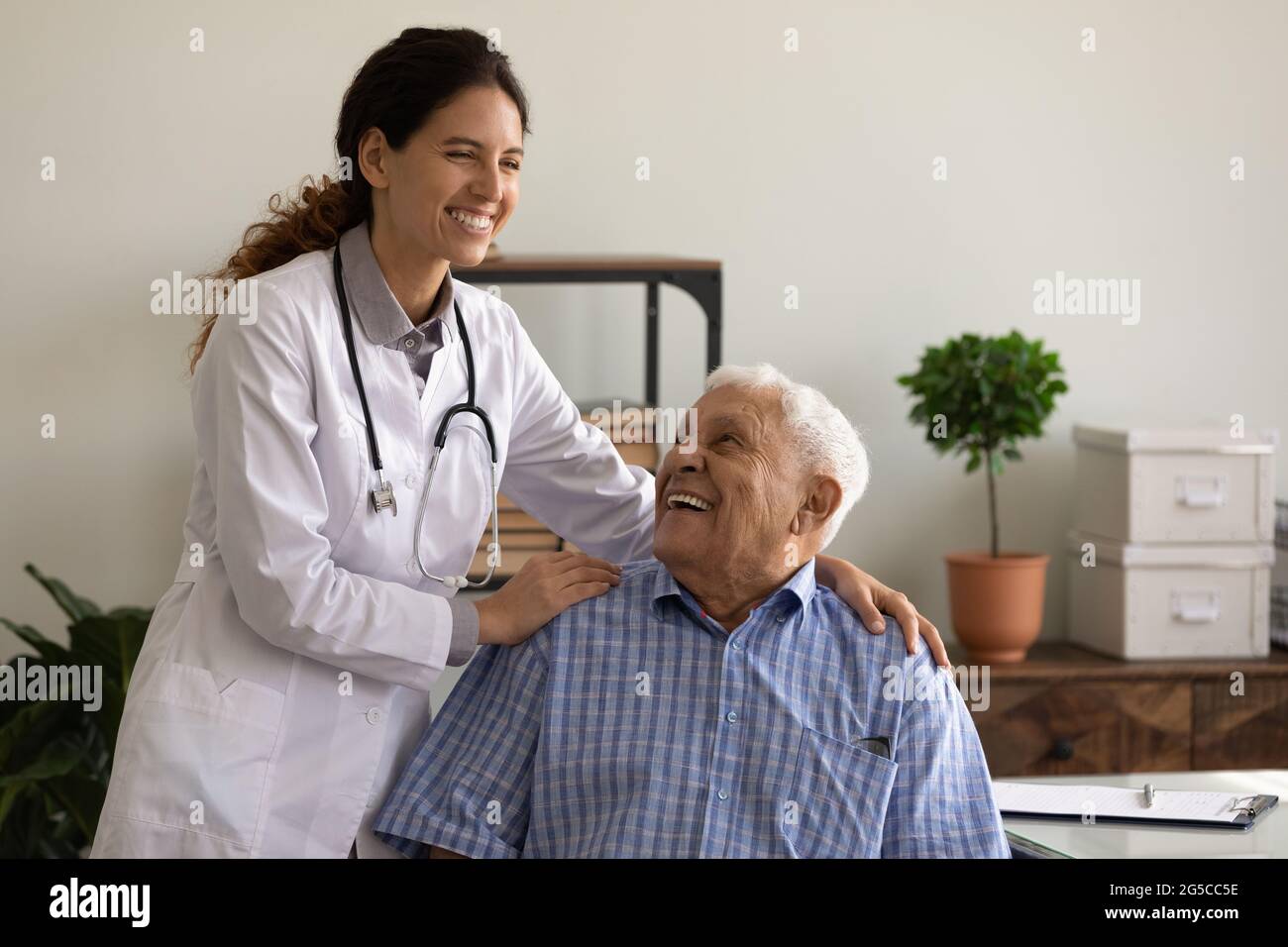 Overjoyed older patient hi-res stock photography and images - Alamy