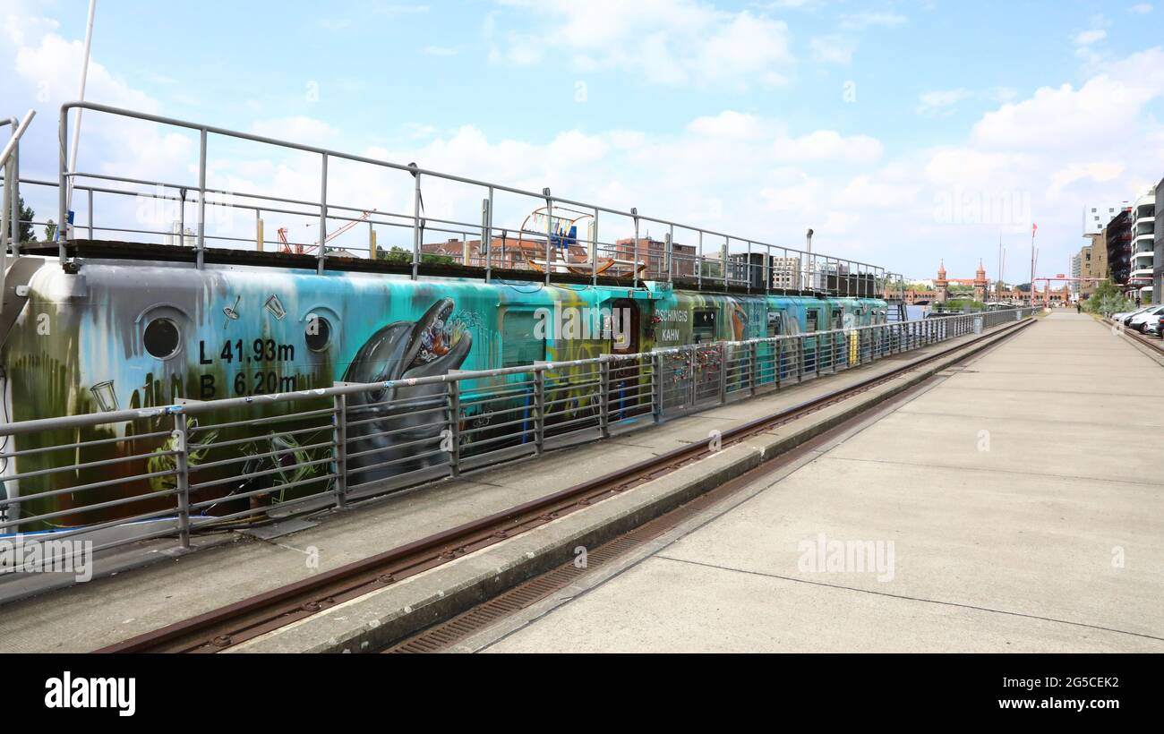 Hausboot / Drehort von „Berlin Tag und Nacht“ BTN in Berlin am 14.5.2021 Stock Photo Alamy Hausboot / Drehort von „Berlin Tag und Nacht“ BTN in Berlin am 14.5.2021 Stock Photo Alamy