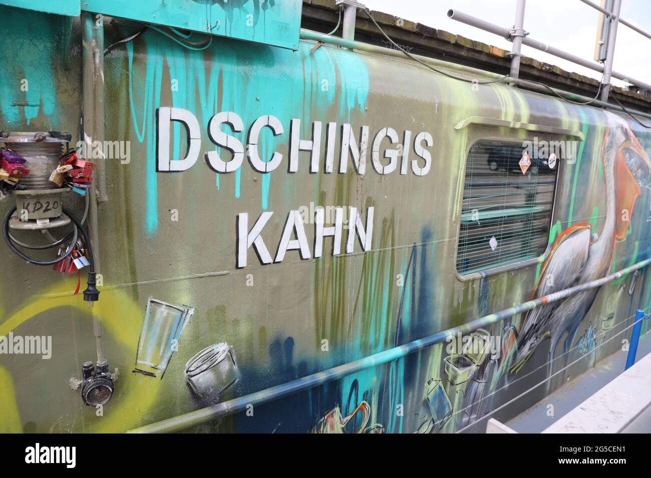 Hausboot / Drehort von „Berlin Tag und Nacht“ BTN in Berlin am 14.5.2021 Stock Photo Alamy Hausboot / Drehort von „Berlin Tag und Nacht“ BTN in Berlin am 14.5.2021 Stock Photo Alamy