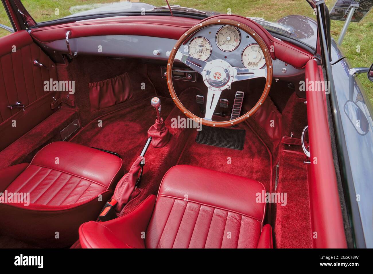 Brentford, UK. 25th June 2021. Scenes at the LONDON CLASSIC Car Show - here, The cockpit of a Chisel renovated Porsche. Credit: Motofoto/Alamy Live News Stock Photo