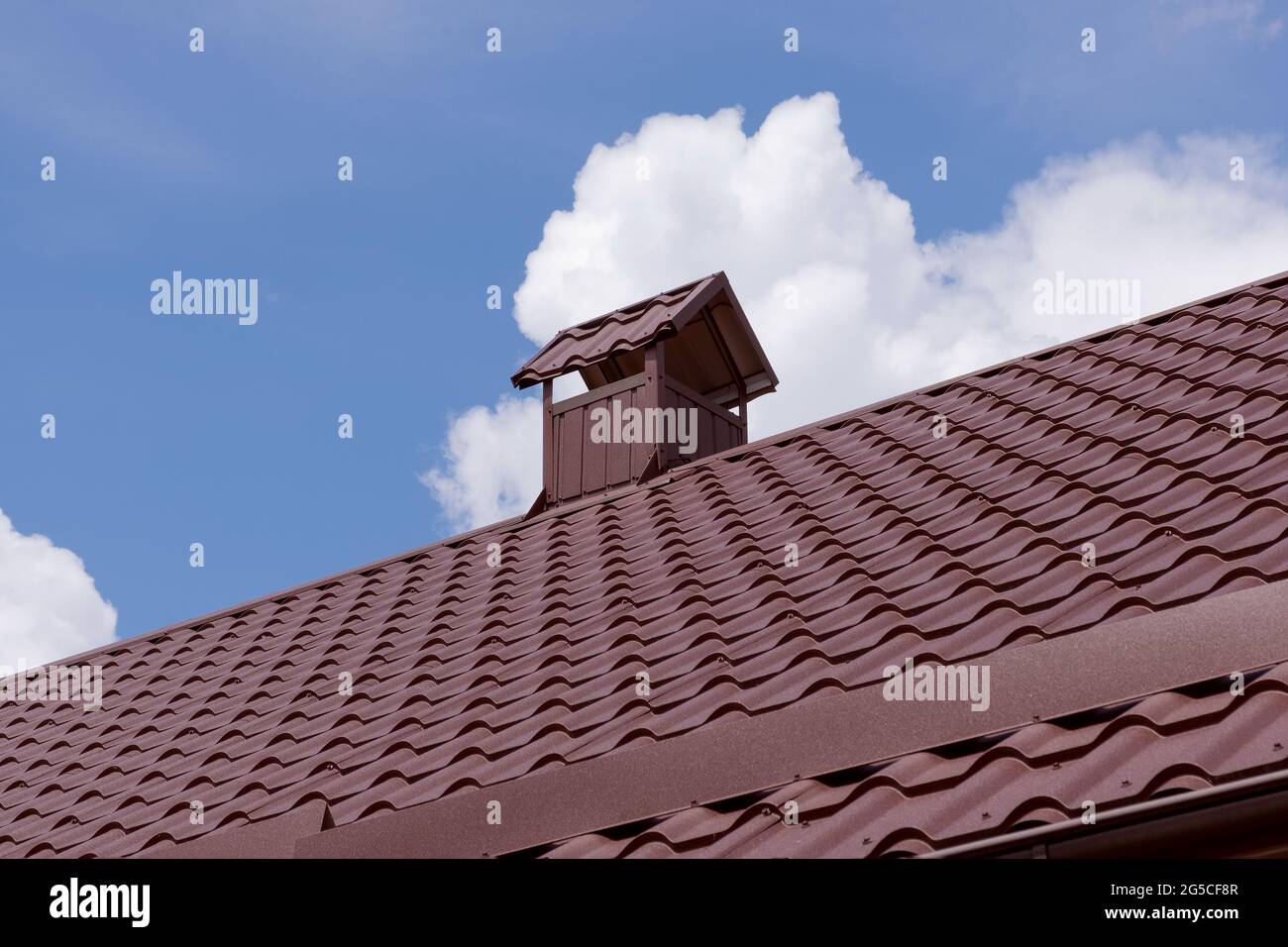 Metal Roof Tile, Steel Materials Coated House Roof with chimney