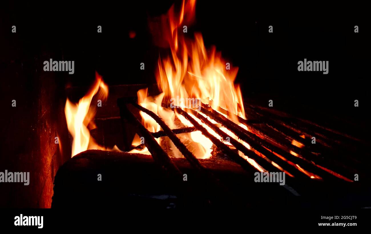 Fire wood burning 4k close hi-res stock photography and images - Alamy