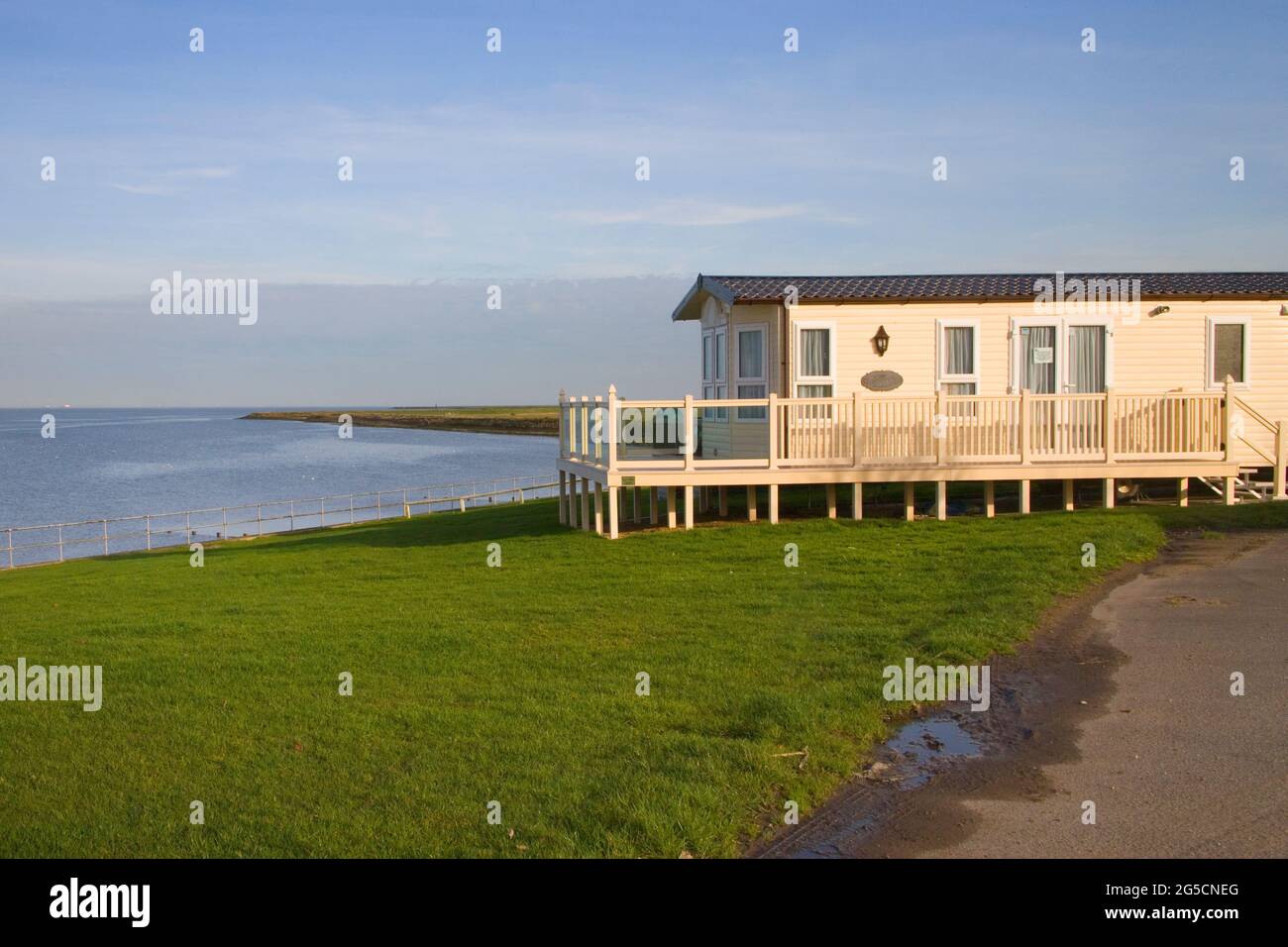 static caravan on the coast at allhallows on the isle of grain Stock Photo