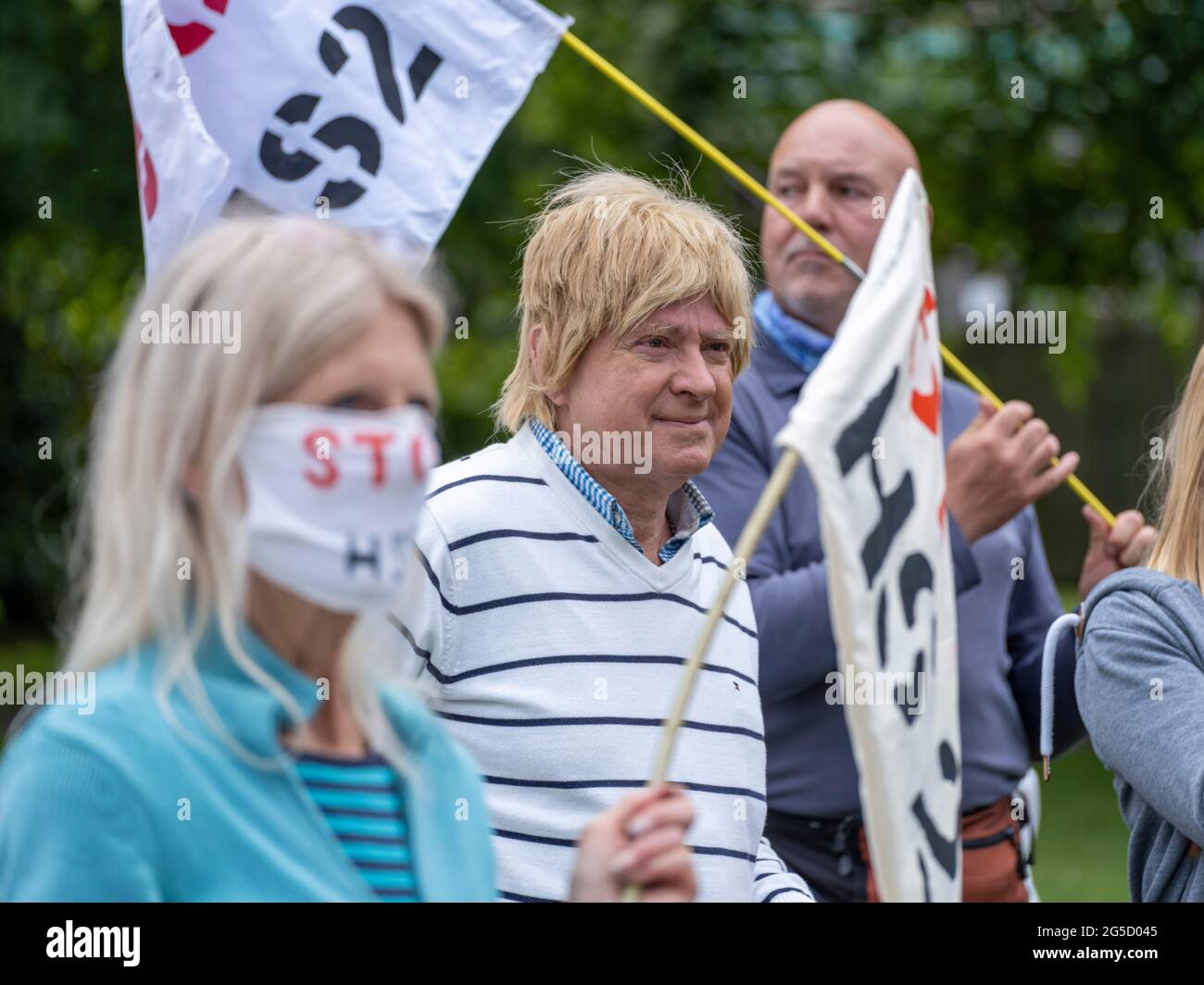 LICHFIELD. UK.  26th JUNE 2021.  HS2 Rebellion Stop HS2 rally in Beacon Park, Lichfield, marks the beginning of an 8 day walk to Wigan to raise awareness of the Stop HS2 campaign. Conservative MP Michael Fabricant (centre) speaks in support of the protestors efforts .  Credit: Richard Grange / Alamy Live News Stock Photo