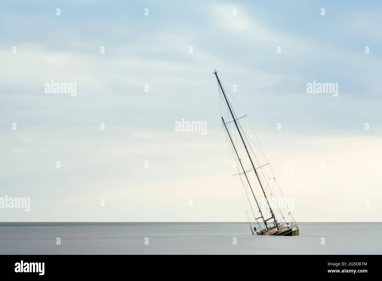 Sinking yacht hi-res stock photography and images - Alamy