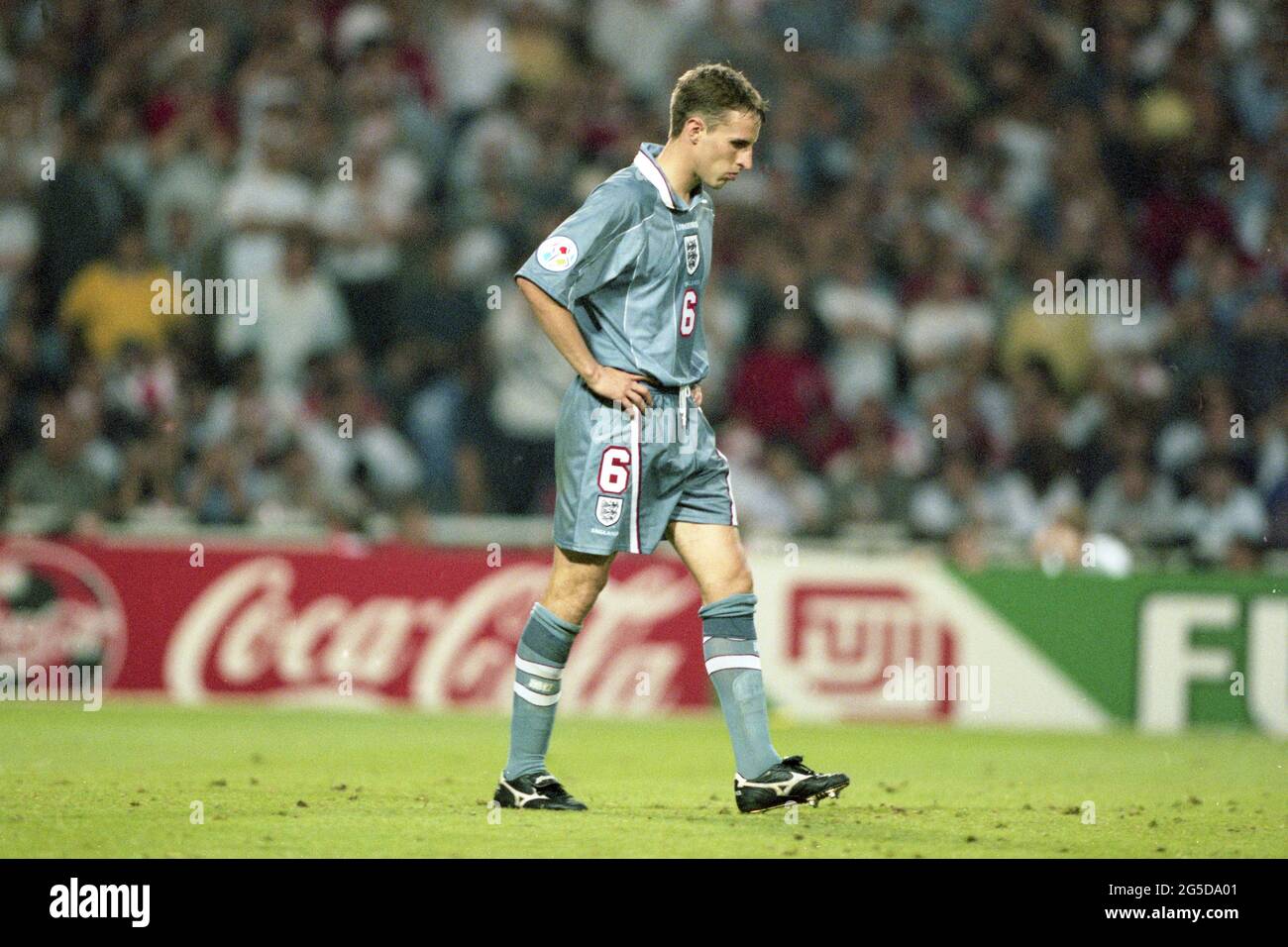 Soccer, firo: 26.06.1996 Soccer EM Euro European Championship 1996 semifinals, knockout phase, semi finals, archive photo, archive images Germany - England 6: 5 im, after penalty shoot-out Gareth Southgate, whole figure, disappointment, disappointed, shoots the decisive penalty Stock Photo
