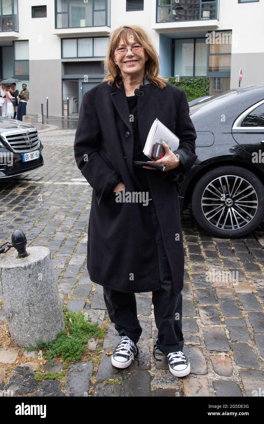 Street style, Jane Birkin arriving at Hermes Spring Summer 2022 menswear  show, held at Mobilier National, Paris, France, on June 26, 2021. Photo by  Marie-Paola Bertrand-Hillion/ABACAPRESS.COM Stock Photo - Alamy