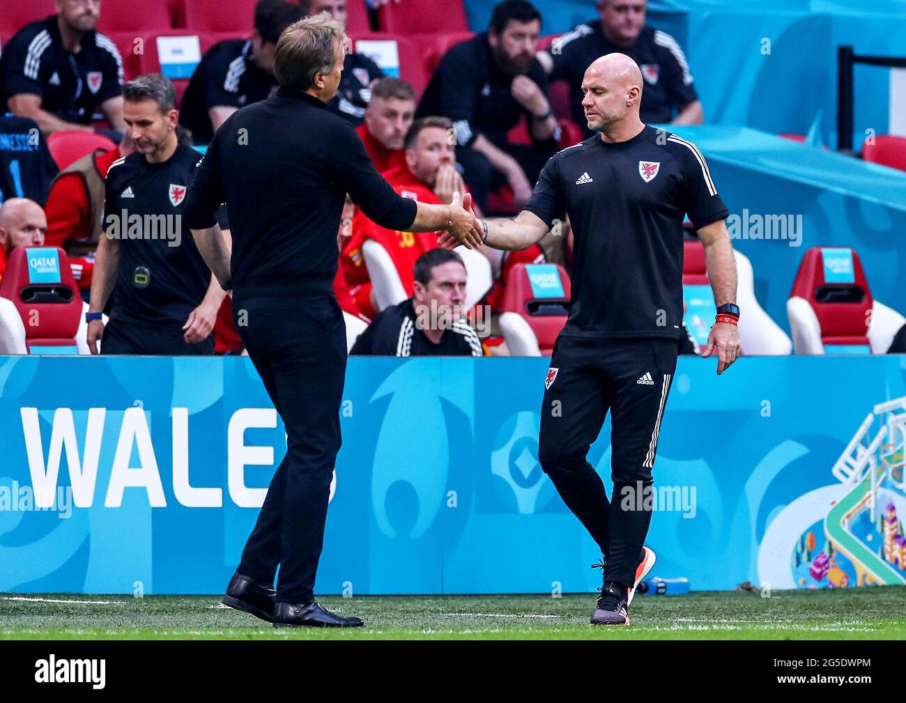 Wales caretaker manager Rob Pager (right) shakes hands with Denmark manager Kasper Hjulmand after the final whistle during the UEFA Euro 2020 round of 16 match held at the Johan Cruijff ArenA in Amsterdam, Netherlands. Picture date: Saturday June 26, 2021. Stock Photo