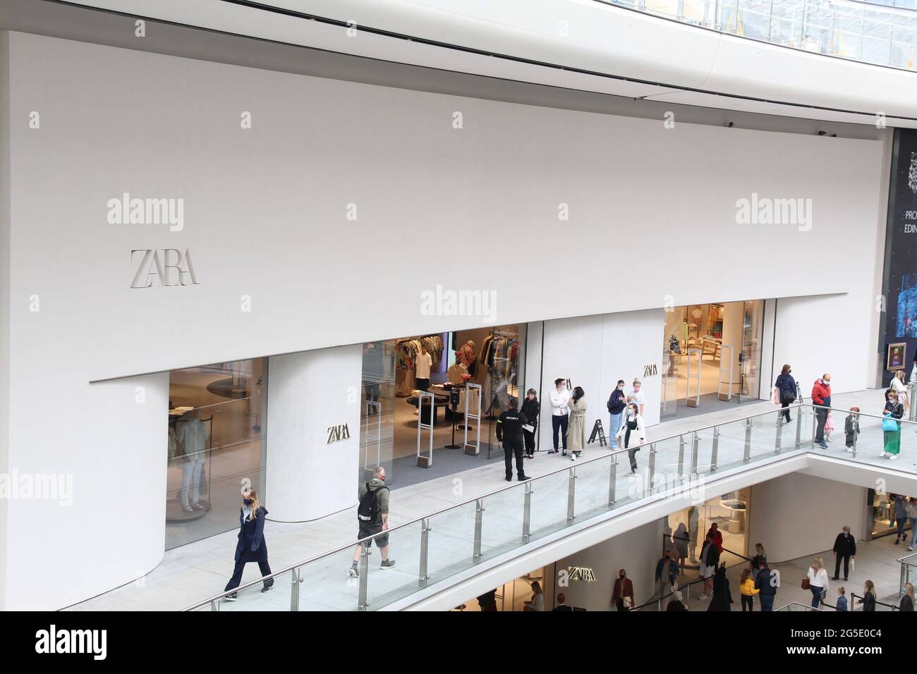 People Outside the New Zara Shop at the Newly Open St James Centre Shopping  Centre in Edinburgh Stock Photo - Alamy