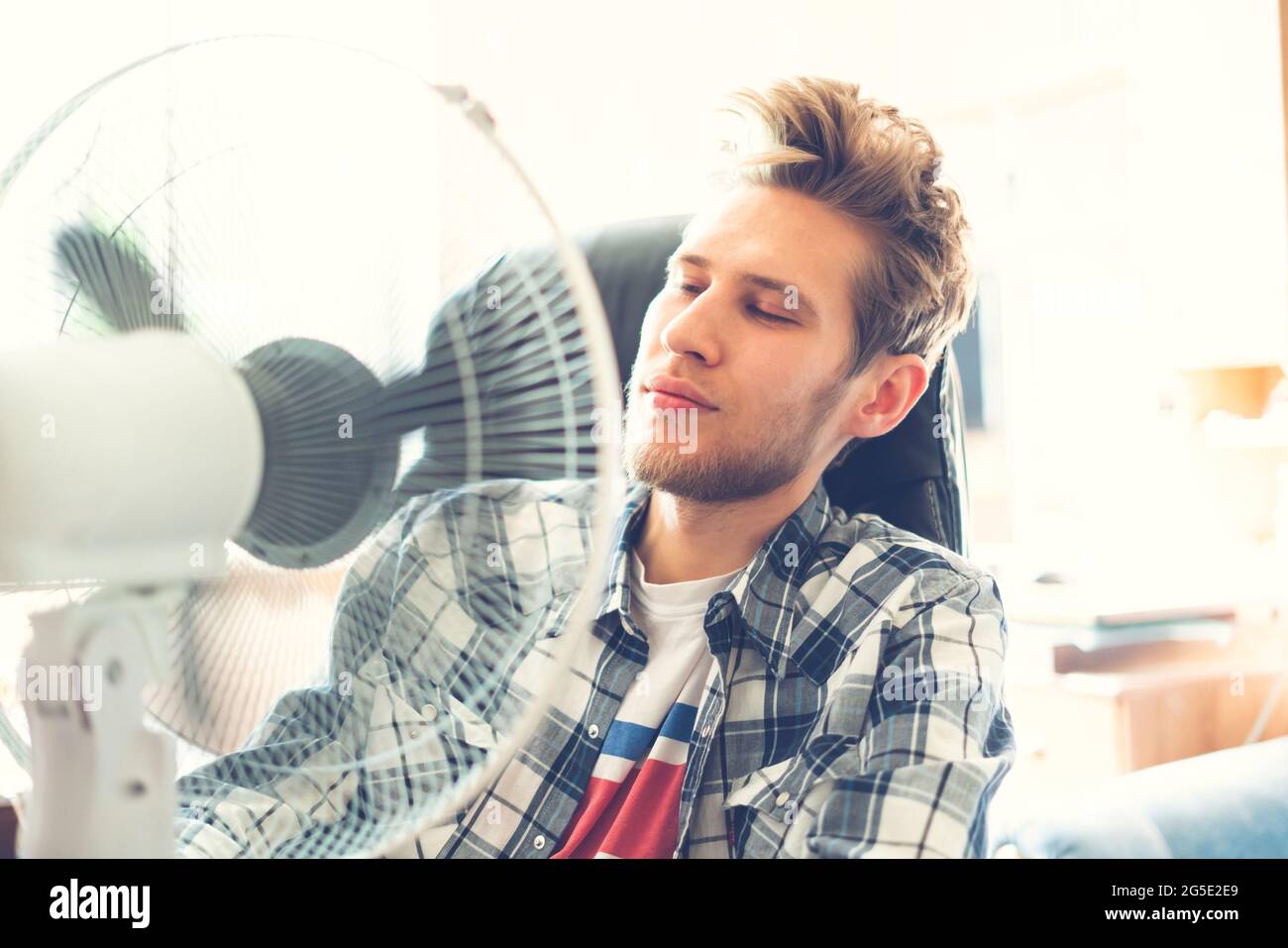 Electric fan heatwave home hi-res stock photography and images - Alamy