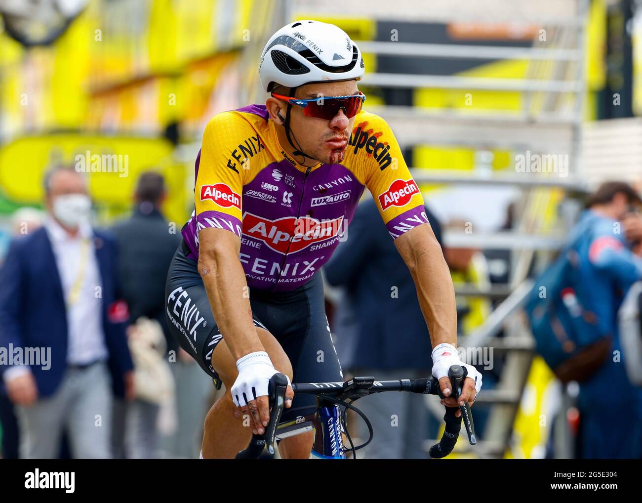 BREST to LANDERNEAU, France, 26th June 2021, g winning A rider from Alpecin Fenix covered in blood after crashing during stage 1 of the 2021 tour de france , Credit:Pool/Jan De Meuleneir/Goding images/Alamy Live News Stock Photo