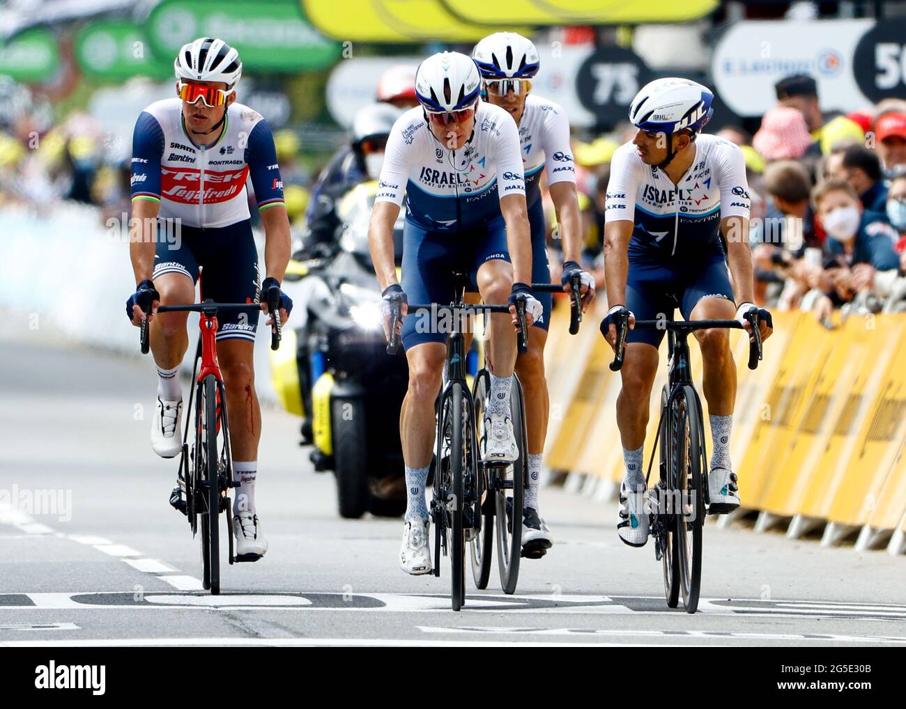 BREST to LANDERNEAU, France, 26th June 2021, Chris Froome crosses the finish line after getting caught in a large crash during  stage 1 of the 2021 tour de france , Credit:Pool/Jan De Meuleneir/Goding images/Alamy Live News Stock Photo