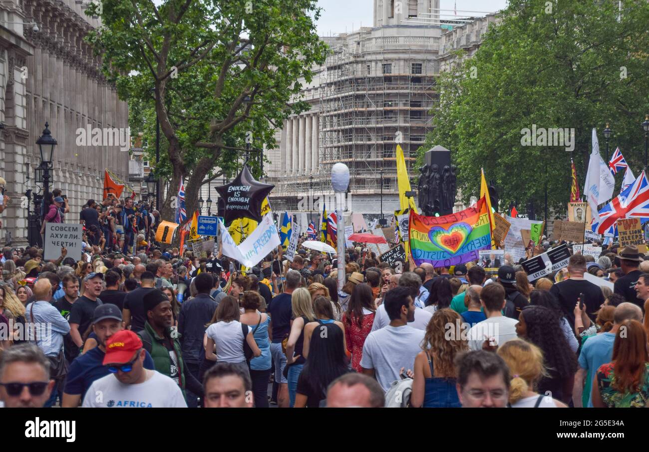London, United Kingdom. 26th June 2021. Demonstrators outside Downing Street. Anti-lockdown and anti-vaccination demonstrators gathered in Central London again, in protest against further lockdowns, masks and vaccination passports. (Credit: Vuk Valcic / Alamy Live News) Stock Photo