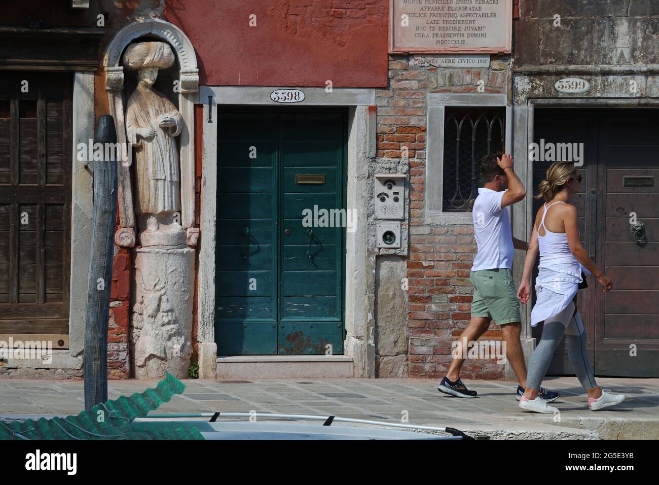 Ancient statue of a turk in Venice, Italy Stock Photo Alamy