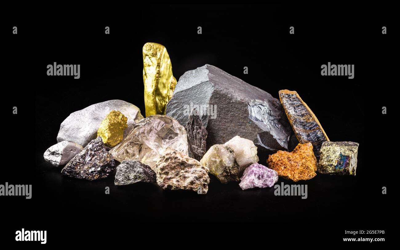 gold, silver, rough diamonds, bauxite, hematite, pyrolusite, galena, pyrite, chromite, lepidolite, chalcopyrite. Collection of stones extracted in Bra Stock Photo