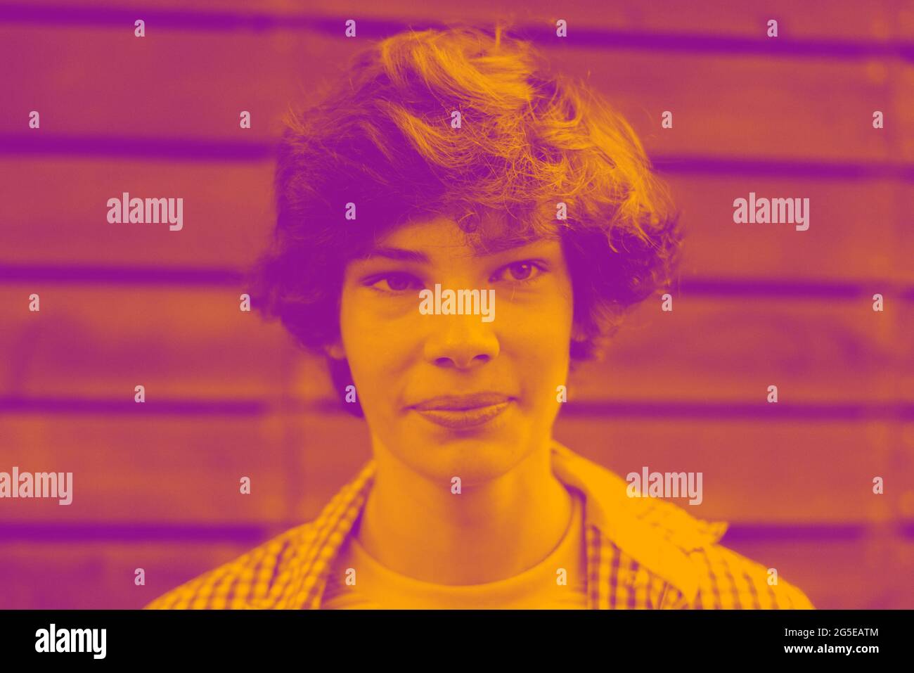 Studio profile portrait teenage hi-res stock photography and images - Alamy