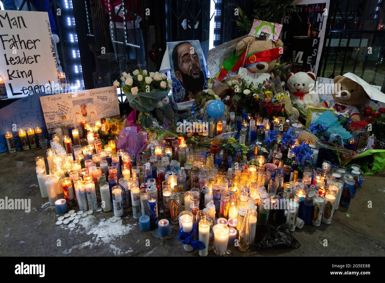Los Angeles, CA, USA. 1st Apr 2019. A memorial set up for Nipsey Hussle in front of the Marathon store in Los Angeles, CA. Stock Photo