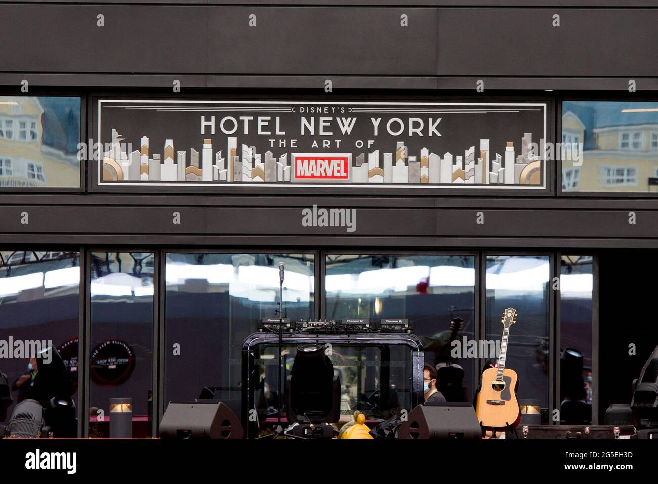 The Disney's Hotel New York - The Art of Marvel week end experience ...