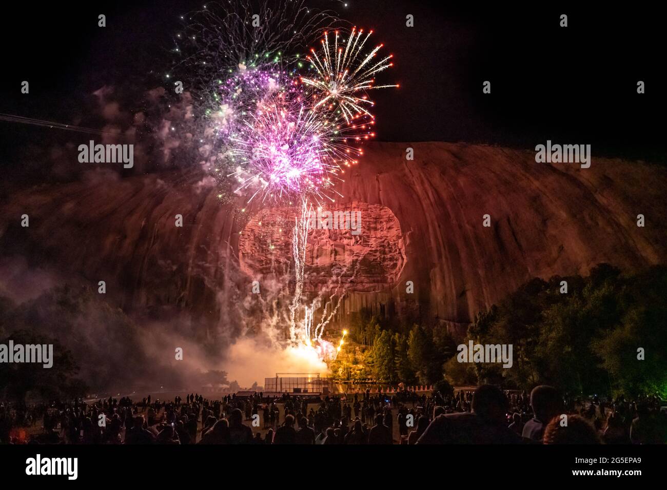 Stone mountain fireworks show hires stock photography and images Alamy
