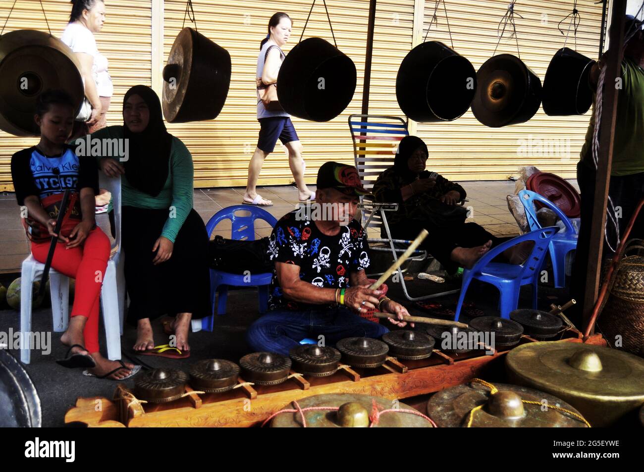 Malays playing gongs traditional music instrument malaysian style for show and sale people traveler on street floor shop at Filipino Market Kota Kinab Stock Photo