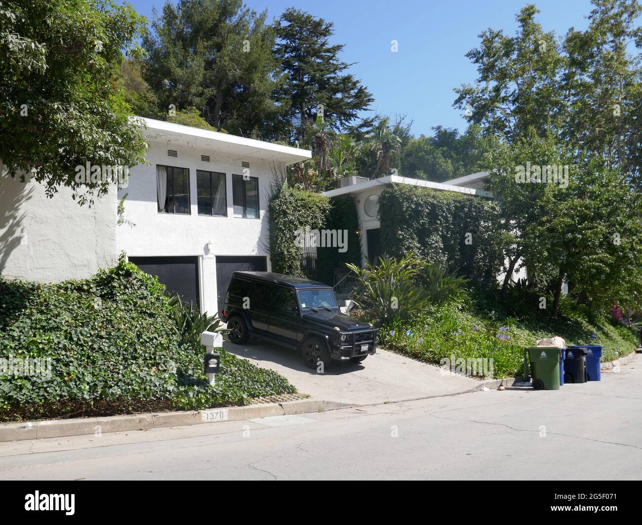 Los Angeles California Usa 26th June 2021 A General View Of Atmosphere Of Director Playwright Clive Barker And Hair Stylist Vidal Sassoon S Former Home House At 1370 Schuyler Drive On June 26 2021in Los