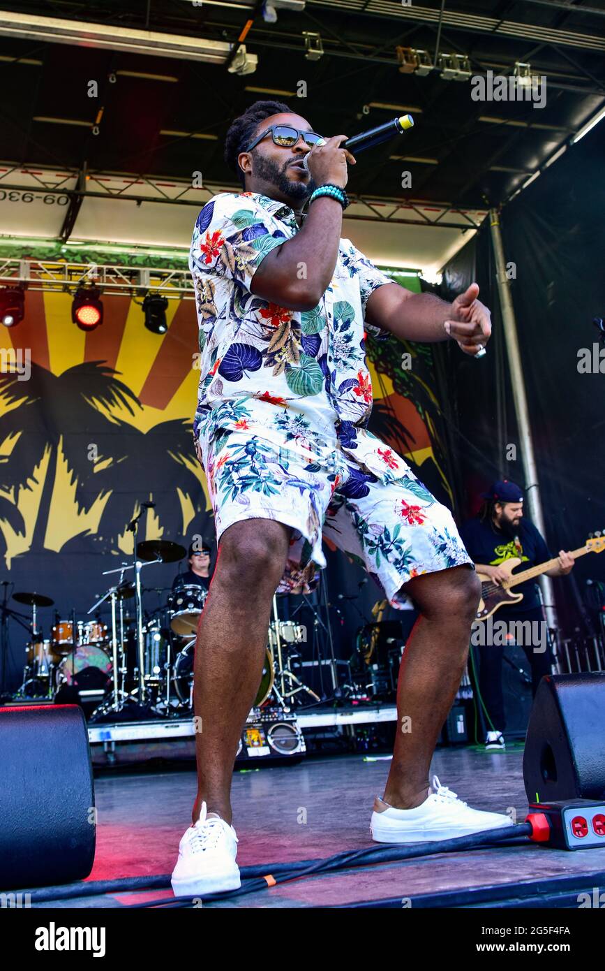Raggae band hi-res stock photography and images - Alamy