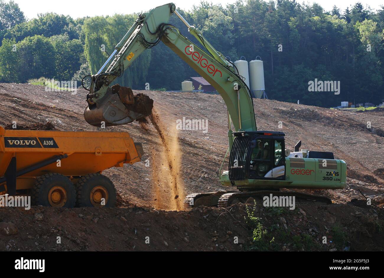 Baustelle  mit Bagger und Lastwagen in Sulzbach Rosenberg, Amberg, Oberpfalz, Bayern! Stock Photo