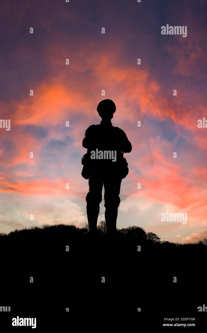 Silhouette of a soldier war memorial statue at sunset.  Commemorating soldiers who sacrificed their lives in war Stock Photo