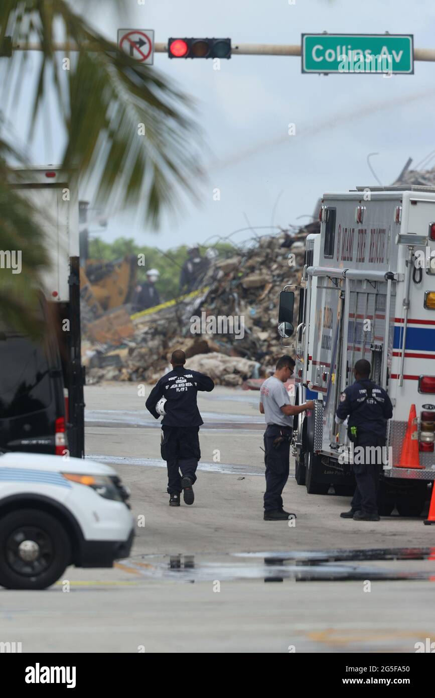 Surfside FL, USA. 26th June, 2021. Search and rescue teams arrive at ...