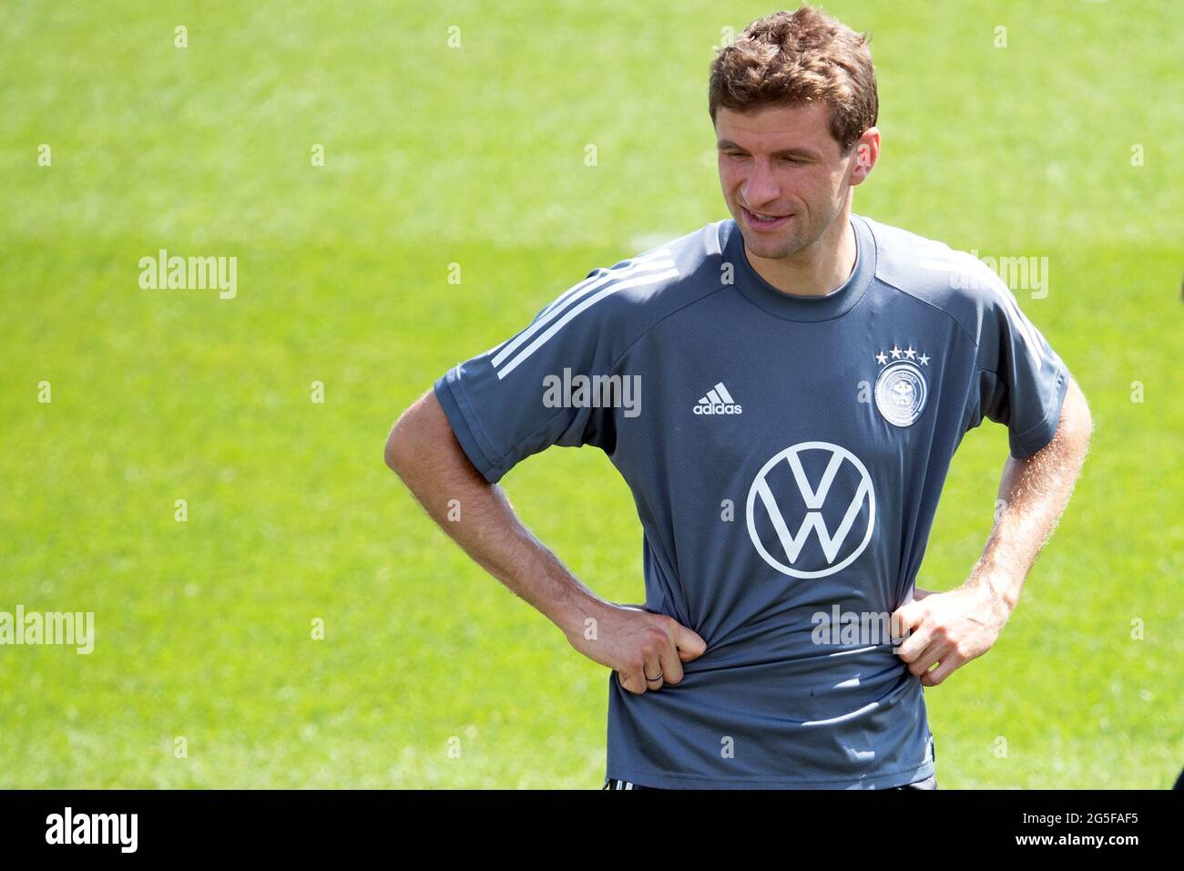 Herzogenaurach, Germany. 27th June, 2021. Football: European Championship, national team, training Germany at the Adi Dassler sports ground. Germany's Thomas Müller is on the pitch. Credit: Federico Gambarini/dpa/Alamy Live News Stock Photo