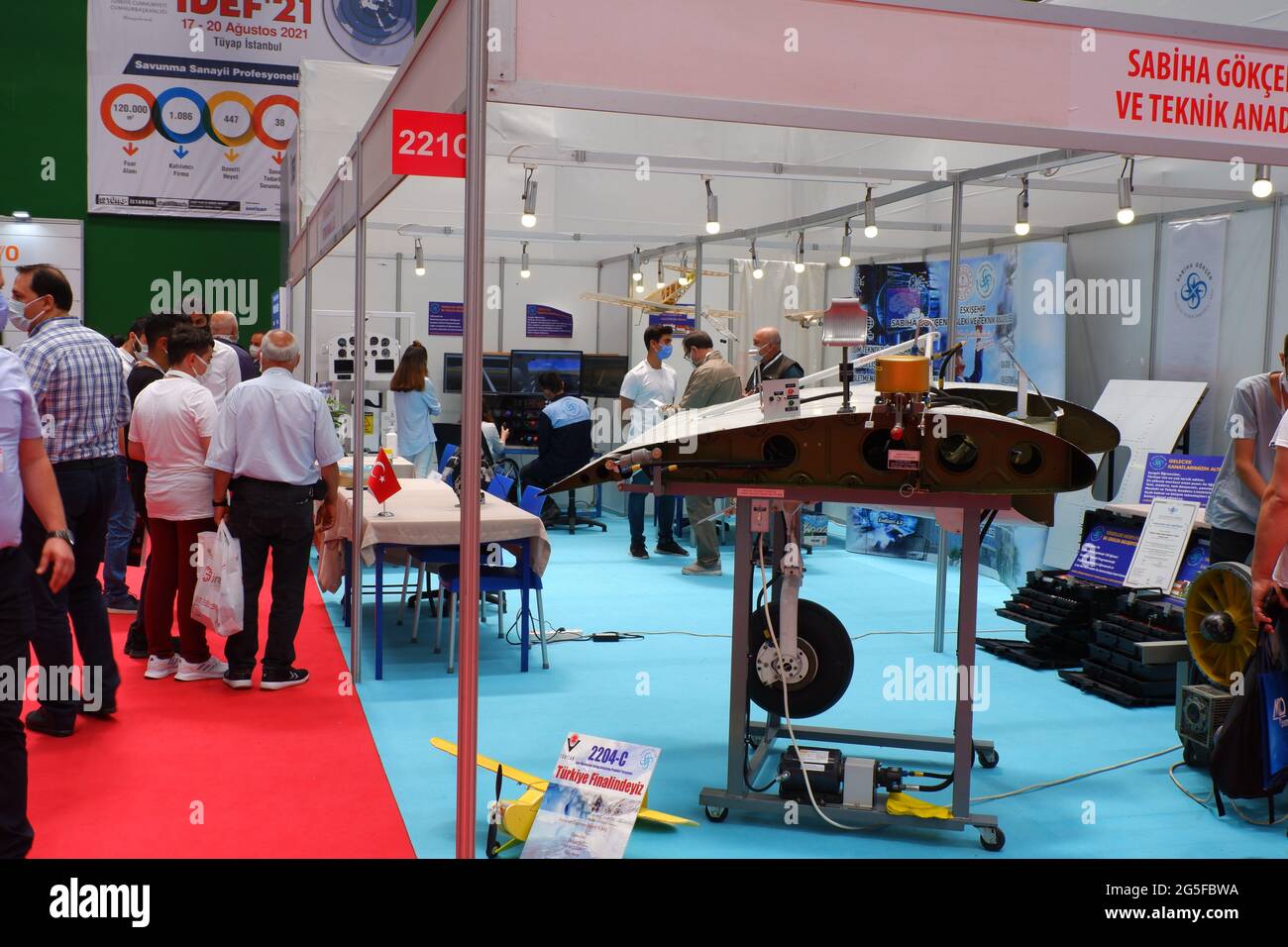 Plane wing cut view and other instruments at technology fair indoor with visitors Stock Photo