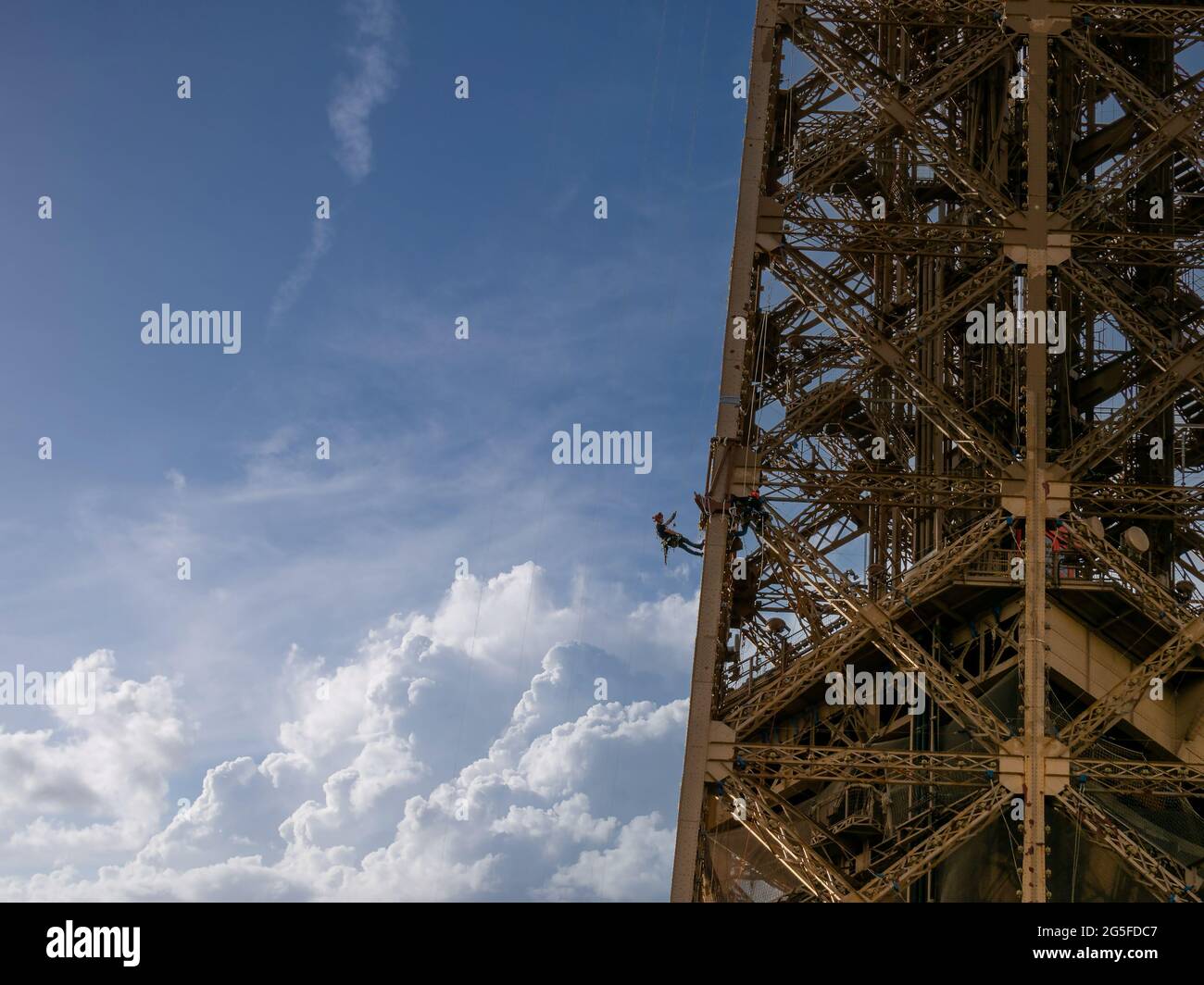 Paris, France, May 2021. Photo of people on the ropes. Climbers are renovating the Eiffel Tower, beautiful photo of a man standing on the construction Stock Photo