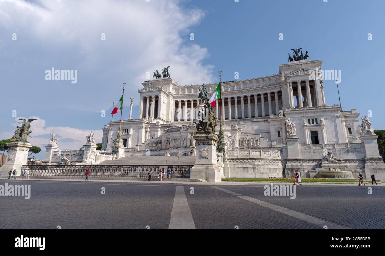 Piazza Venezia in Rome. Monument of Victor Emmanuel also called ...