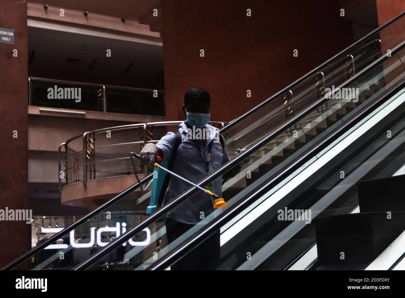 Shopping mall in chennai hires stock photography and images Alamy