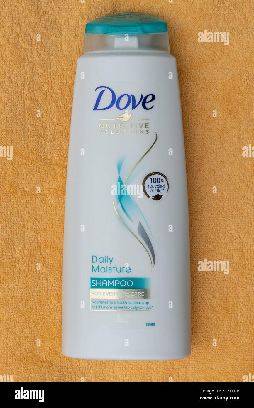 Bottle of Dove shampoo Stock Photo - Alamy