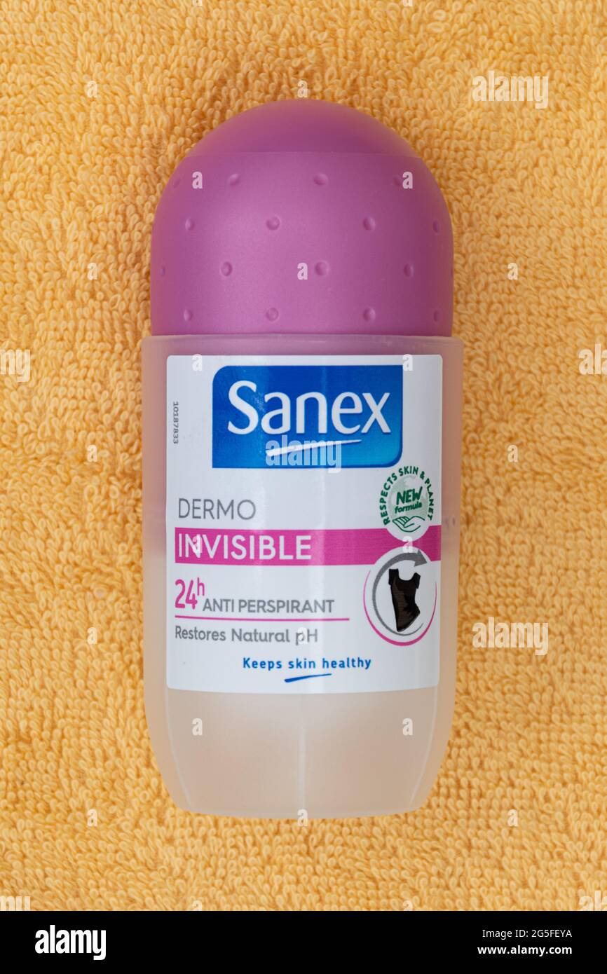 Sanex Dermo Invisible 24h Antiperspirant Roll On, deodorant personal  hygiene product Stock Photo - Alamy