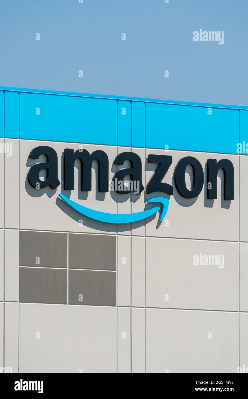 KENOSHA, WI,USA JUNE 19, 2021 Amazon warehouse facility exterior
