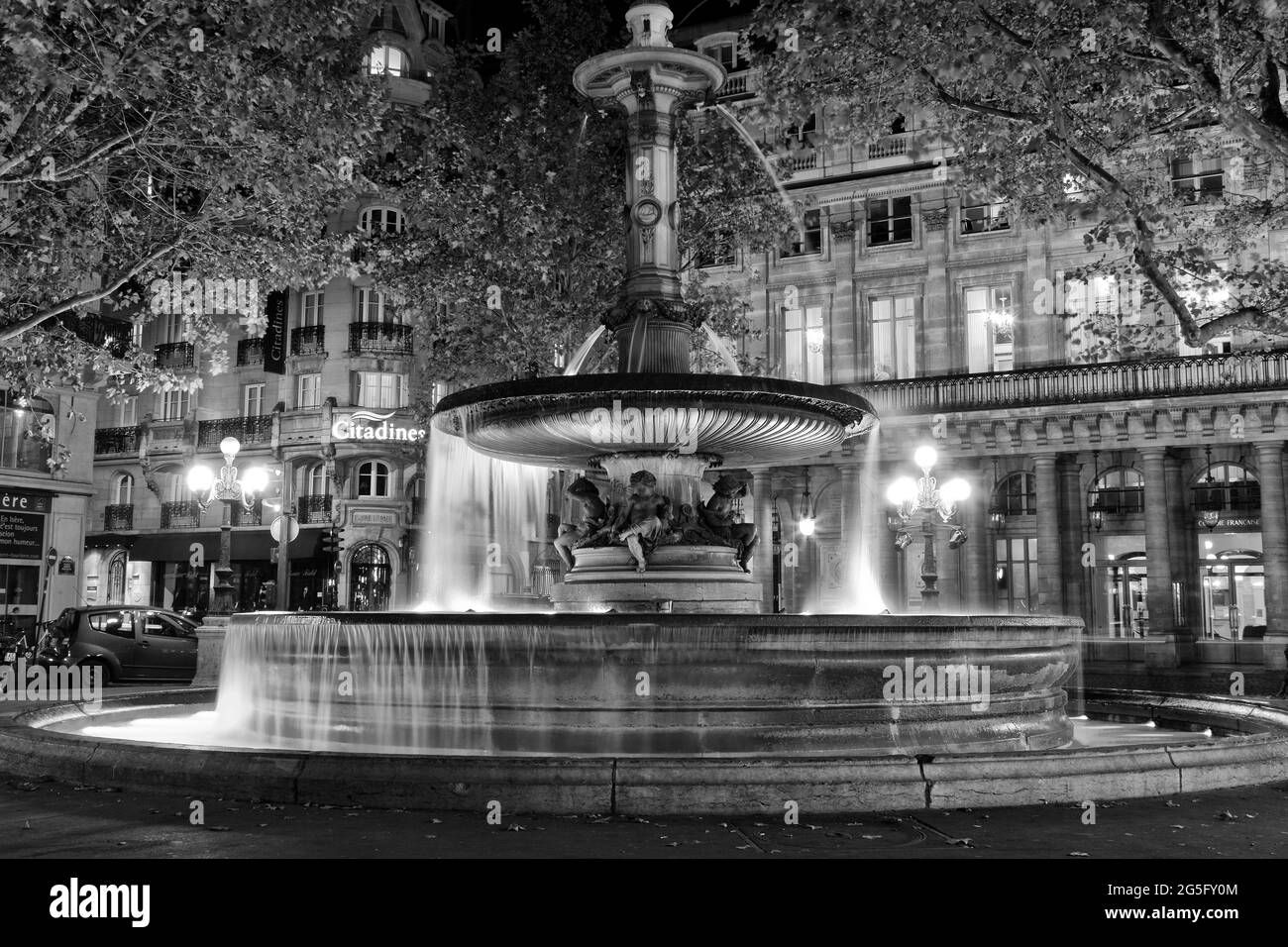 Illuminated fountain at night, Paris Stock Photo - Alamy