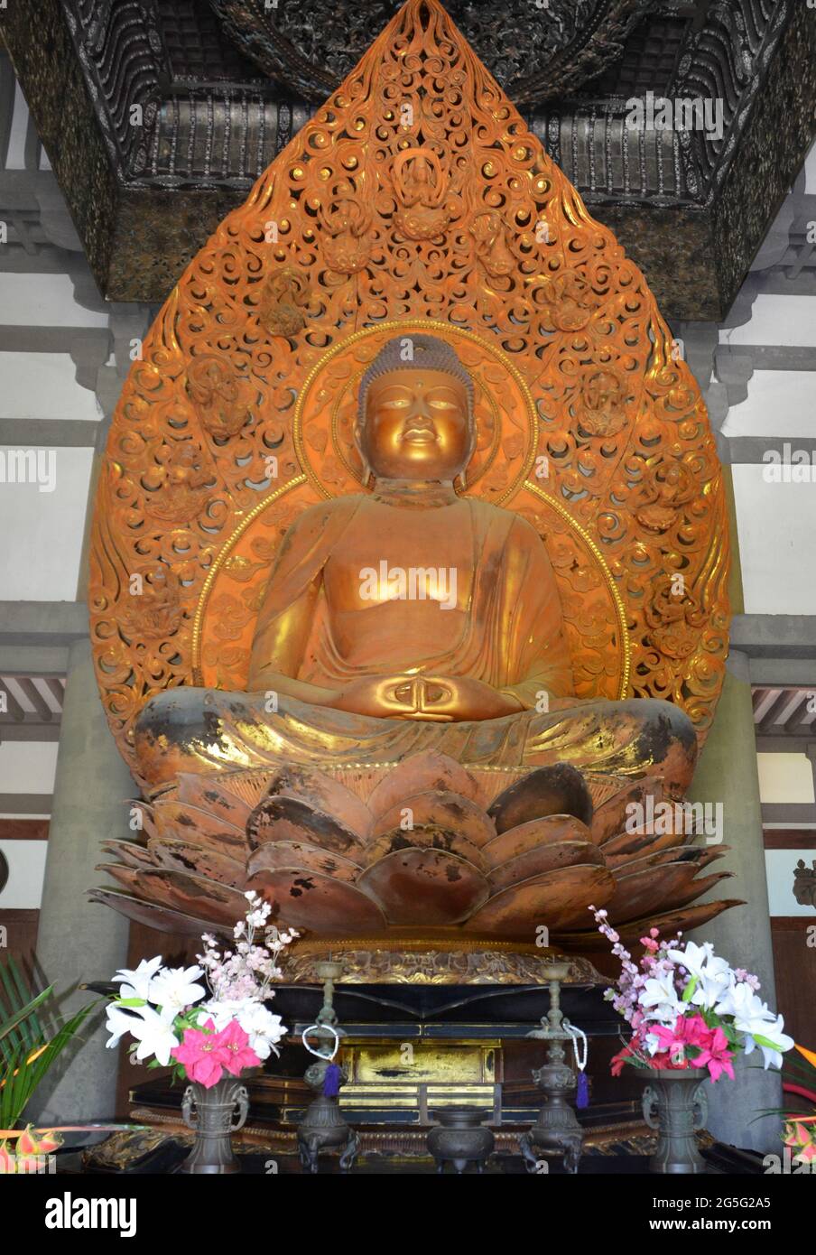 Buddha statue in the Byodo'In Temple, Oahu, Hawaii Stock Photo Alamy