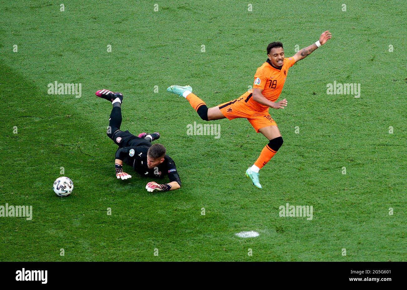 czech-republic-goalkeeper-tomas-vaclik-saves-at-the-feet-of-netherlands